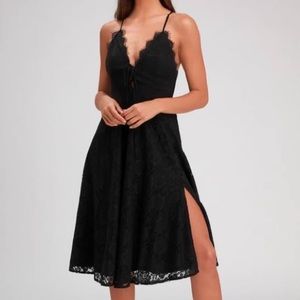SALE‼️Lulu’s Lace Midi Dress